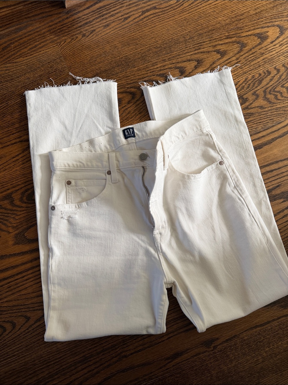 GAP White Cropped Ankle Jeans with Raw Hem sz 6/28R